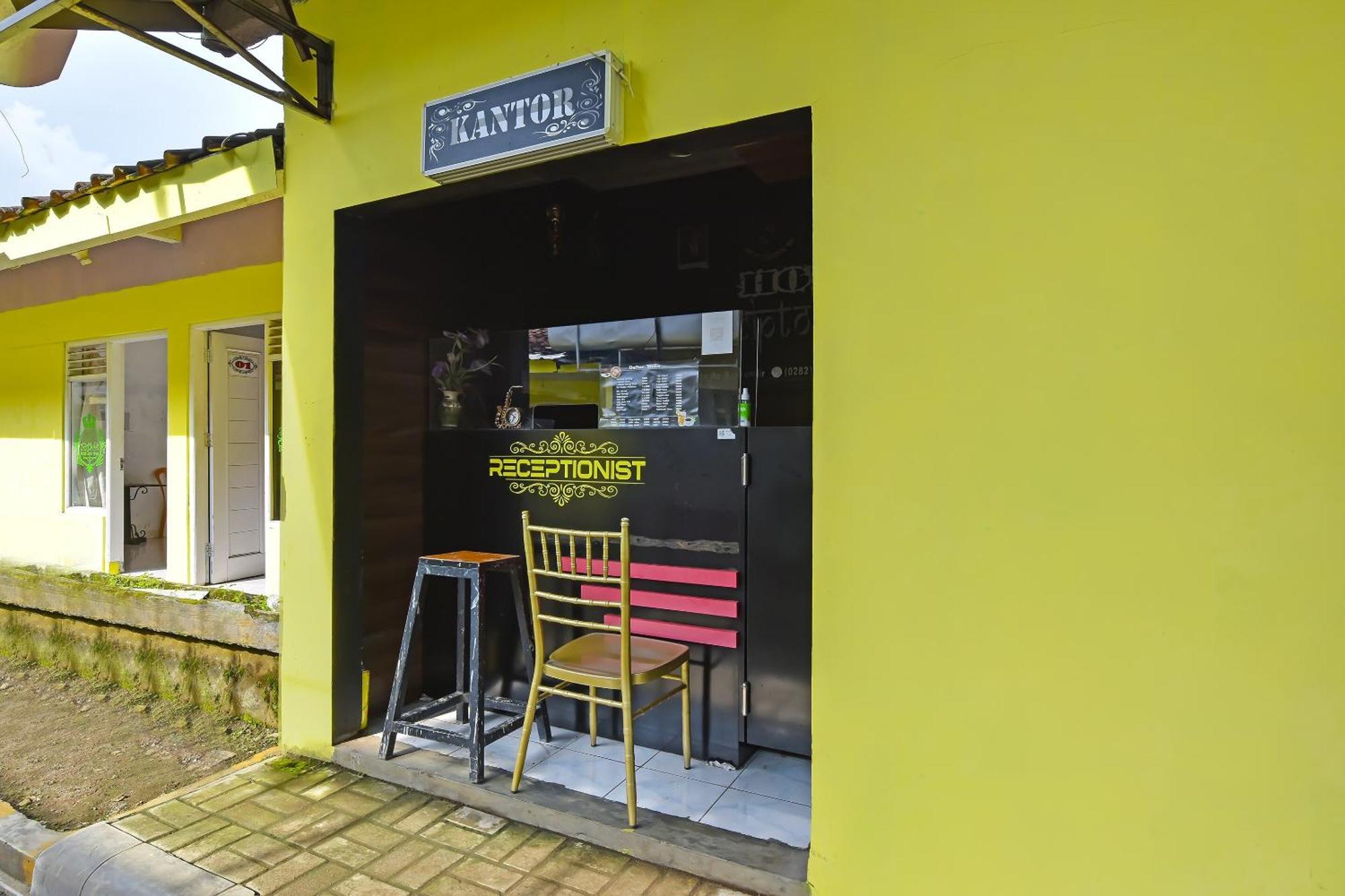 Spot On 91905 Hotel Cipto Arum Cilacap Exterior foto